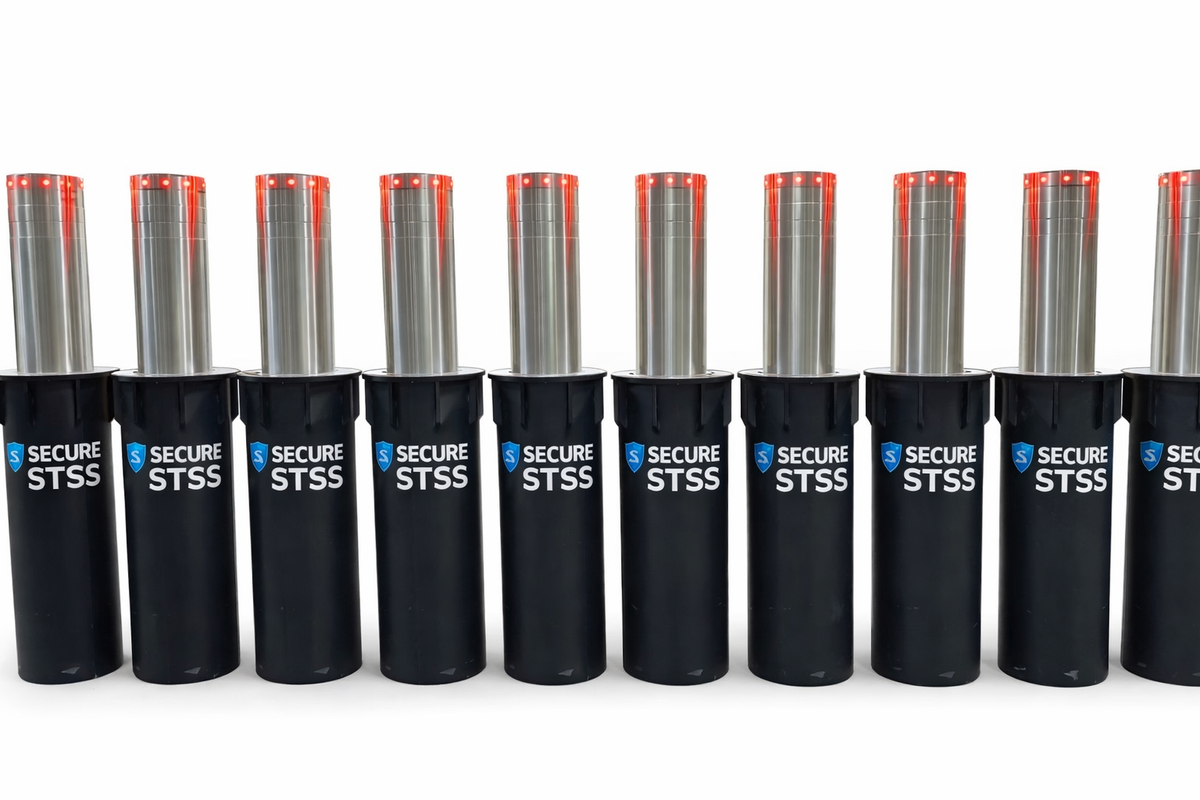 Automatic hydraulic bollard